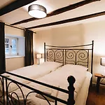 House Burgblick1 With Terrace - Vosproperties 度假居 *