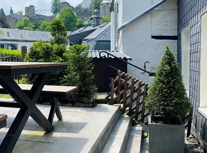 House Burgblick1 With Terrace - Vosproperties Vakantiehuis *